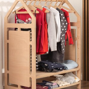 Kindergarderobe mit Kleiderstande und Kommode als Set oder einzeln. Montessori Garderobe für eigenständiges lernen von Kindern Garderobe