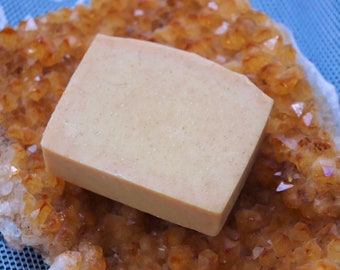 Jabón de Zanahoria y Cúrcuma Iluminador - Rostro y Cuerpo - Piel Sensible al Acné - Cuidado de la Piel Suave Orgánico Natural - Vitamina C - Aceite de Aloe Hidratante