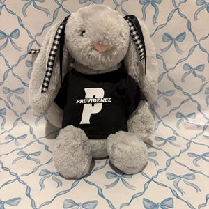 Lapin Jellycat collégial personnalisé : engagement universitaire, remise des diplômes, cadeau pour les anciens élèves - tous les établissements d'enseignement supérieur