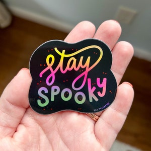 Blijf griezelig [holografisch] | griezelige waterdichte halloween-sticker