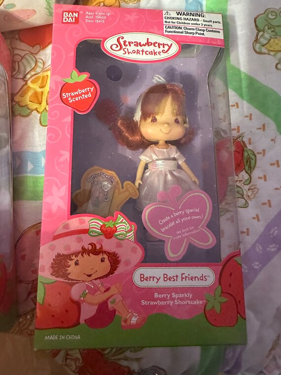 Strawberry Shortcake NRFB Berry Sparkly Bandai with charm