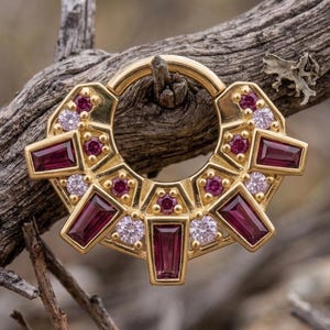 Tiesa 14K gouden septumring met robijn en roze zirkonia, luxe edelsteen neussieraden, Daith Hoop, statement piercings, handgemaakte fijne sieraden