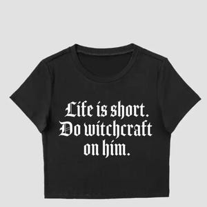 Das Leben ist kurz, Gothic Metaphysical Witchy Vibes Crop Top