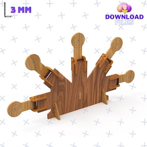 Op de afbeelding: Een houten doelwitstandaard met drie draaiende doelen. De standaard is gemaakt van lichtbruin hout en heeft een natuurlijke houtkleur. De doelen zijn gemaakt van lichter hout en hebben een zwart middelpunt.