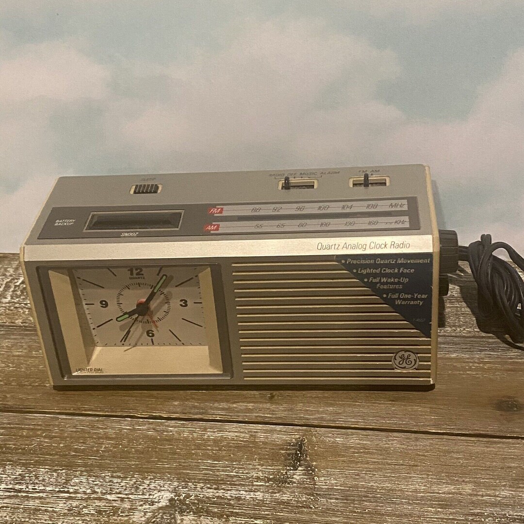 Vintage Quartz Analog Clock Radio Lighted Dial Etsy