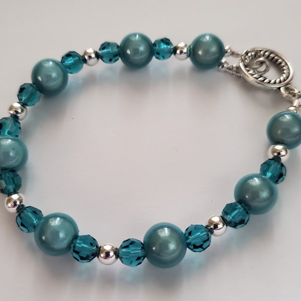 Stunning Women's Swarovski Crystal with Light Catching Acrylic Bead and Silver accents handmade bracelet