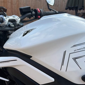 Crystal White Tank Accents + Logo 2023 Street Triple 765R