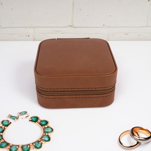 Custom Jewelry Travel Case, Personalized Travel Jewelry Case, Personalized Gift for Women , Jewelry Organizer in Leatherette