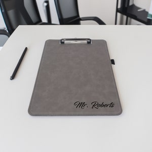 Porte-documents personnalisé en cuir végétalien : cadeau d&#39;entreprise personnalisé