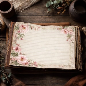 Può includere: Un diario aperto in stile antico con pagine a righe. Le pagine sono bordate da un motivo floreale con fiori rosa e foglie verdi. Il diario è posto su una superficie di legno, con altri elementi rustici sullo sfondo.
