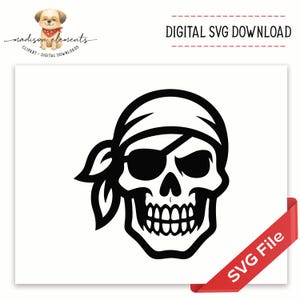 Könnte beinhalten: Schwarz-weiße Illustration eines Piratenschädels mit Bandana und Augenklappe. Das Bild ist eine digitale SVG-Datei. Der Text "SVG File" befindet sich auf einem roten Banner unten rechts.