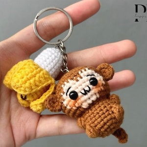 Häkelaffe mit Banane Schlüsselanhänger, Amigurumi Affe, häkeln Baby Affe Plüschtier Schlüsselanhänger, Affe Kuscheltier, Affe Nette Geschenke