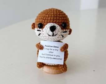 Gehäkelter Otter positiv mit Schreibtischdekoration, Unterstützung für Inspirational Otter Plushie, Geburtstagsgeschenk, Geschenke für Kinder, Familie, Freund, Mitarbeiter