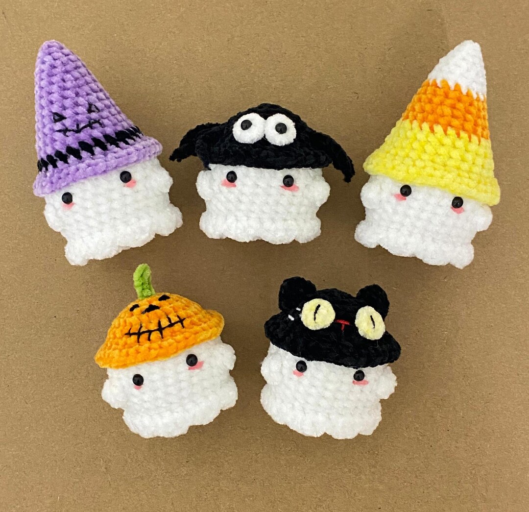 Handmade Crochet Amigurumi Mini Ghost With Bucket Hats Keychain, Cute ...