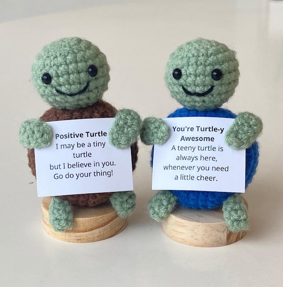 Tartaruga Peluche In Crochet Positiva - Lavorata A Mano, Regalo Emotivo, Decorazione Per Casa, Porta Fortuna