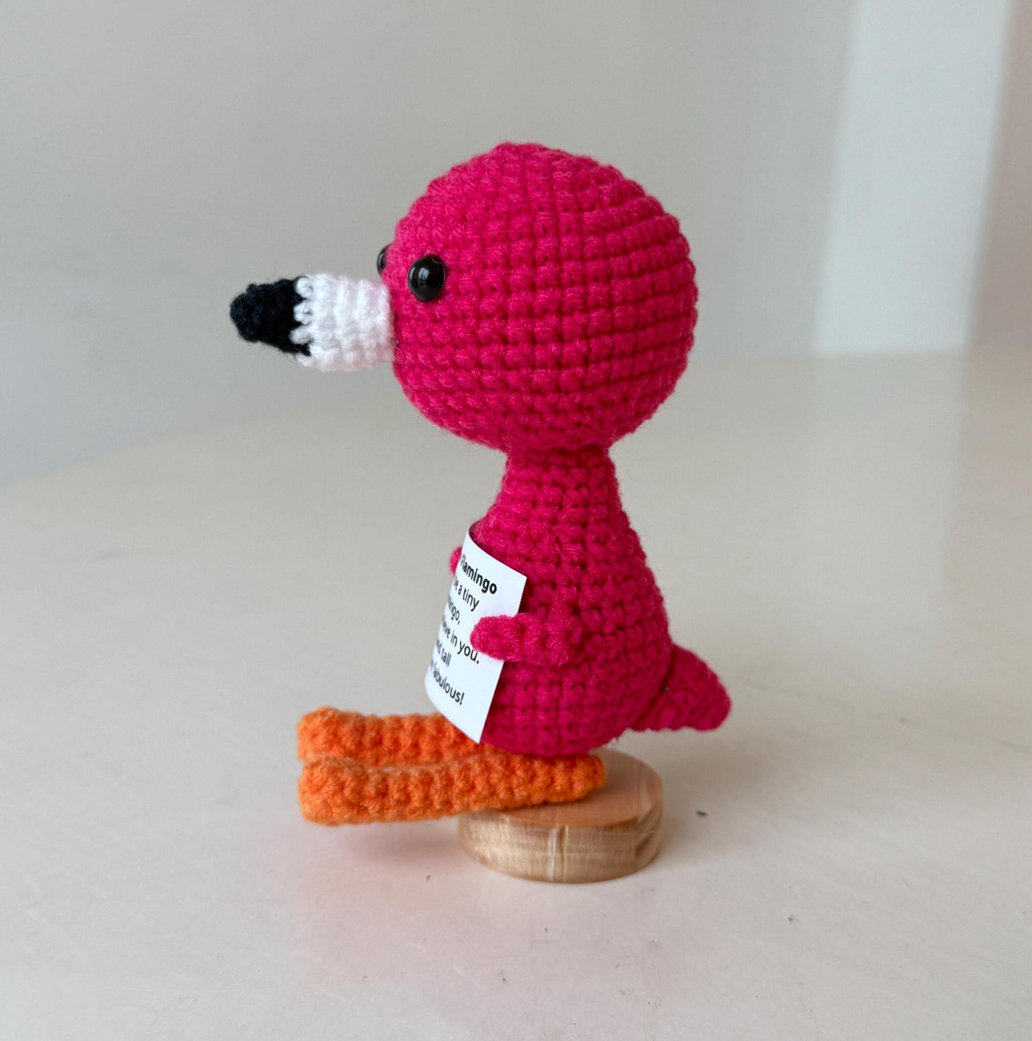 MLZTINGR Grappige positieve flamingo, handgemaakte flamingo, pluche dier, emotionele ondersteuning, Axolotl pluche dier, schattig gehaakt dier voor bureaudecoratie