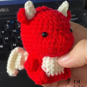 Llavero de ganchillo de dragón bebé hecho a mano, juguete de peluche de felpa de ganchillo mini dragón, juguete relleno de dragón Amigurumi, regalos lindos de dragón bebé de ganchillo imagen 4