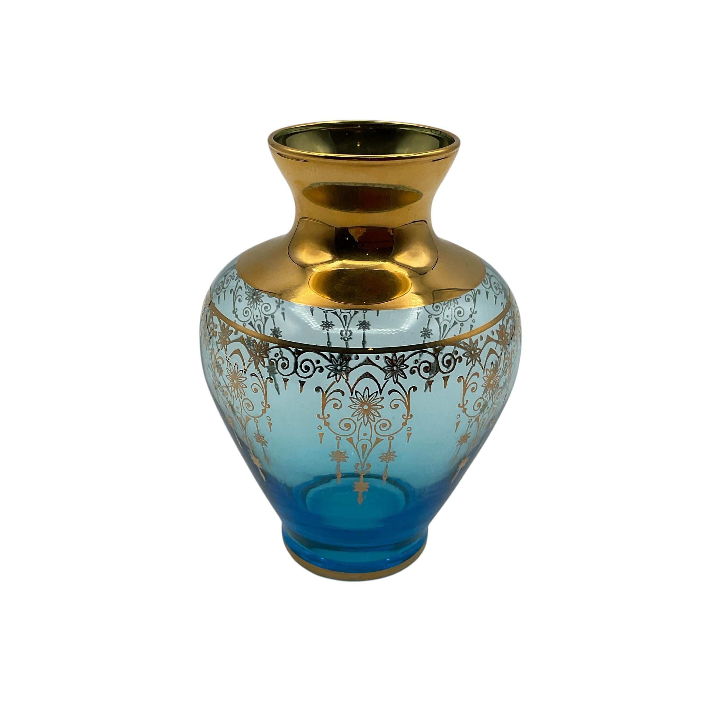 青い陶器の花瓶 金色の装飾 青緑色 陶器 花瓶 金色模様 - メルカリ