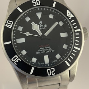 Vintage Tudor Automatic Men&#39;s Watch: Black Dial Analog Wristwatch