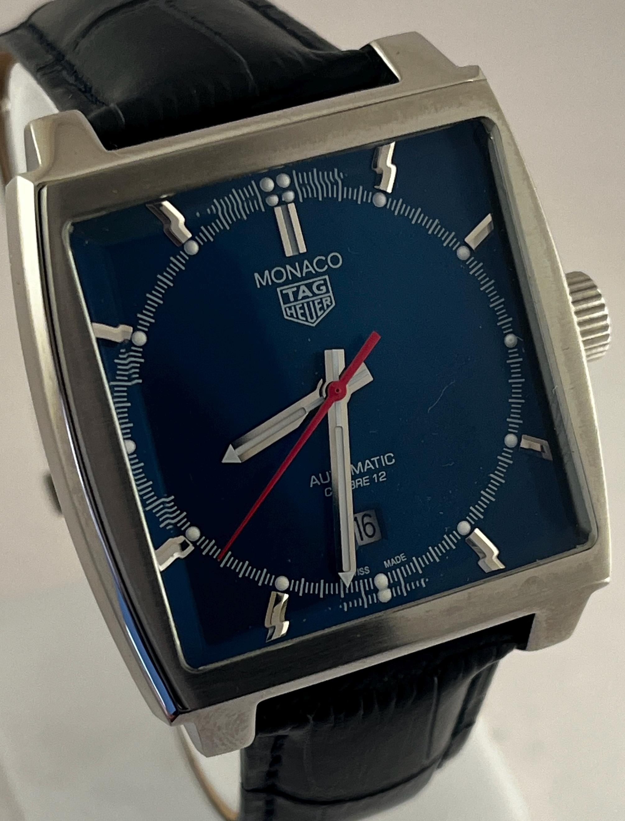 モナコ公国発祥、エレガントなゴールド装飾の腕時計タバー