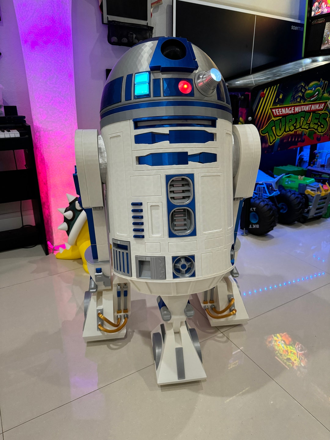 Star Wars R2-D2 - 1:1 Scale - 3D Printed-comes as Shown Star Wars R2-D2 - 1:1 Scale - 3D Printed-comes as Shown