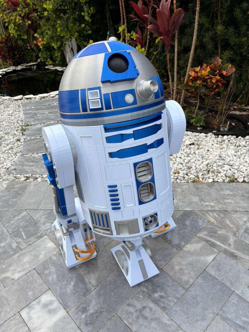Life Size R8 Droid Life Size R2-D2 Droid | 43