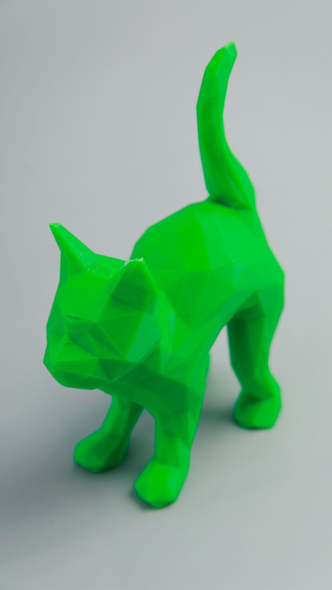 3D Printed Low Poly Cat Figurine: Customizable Colors