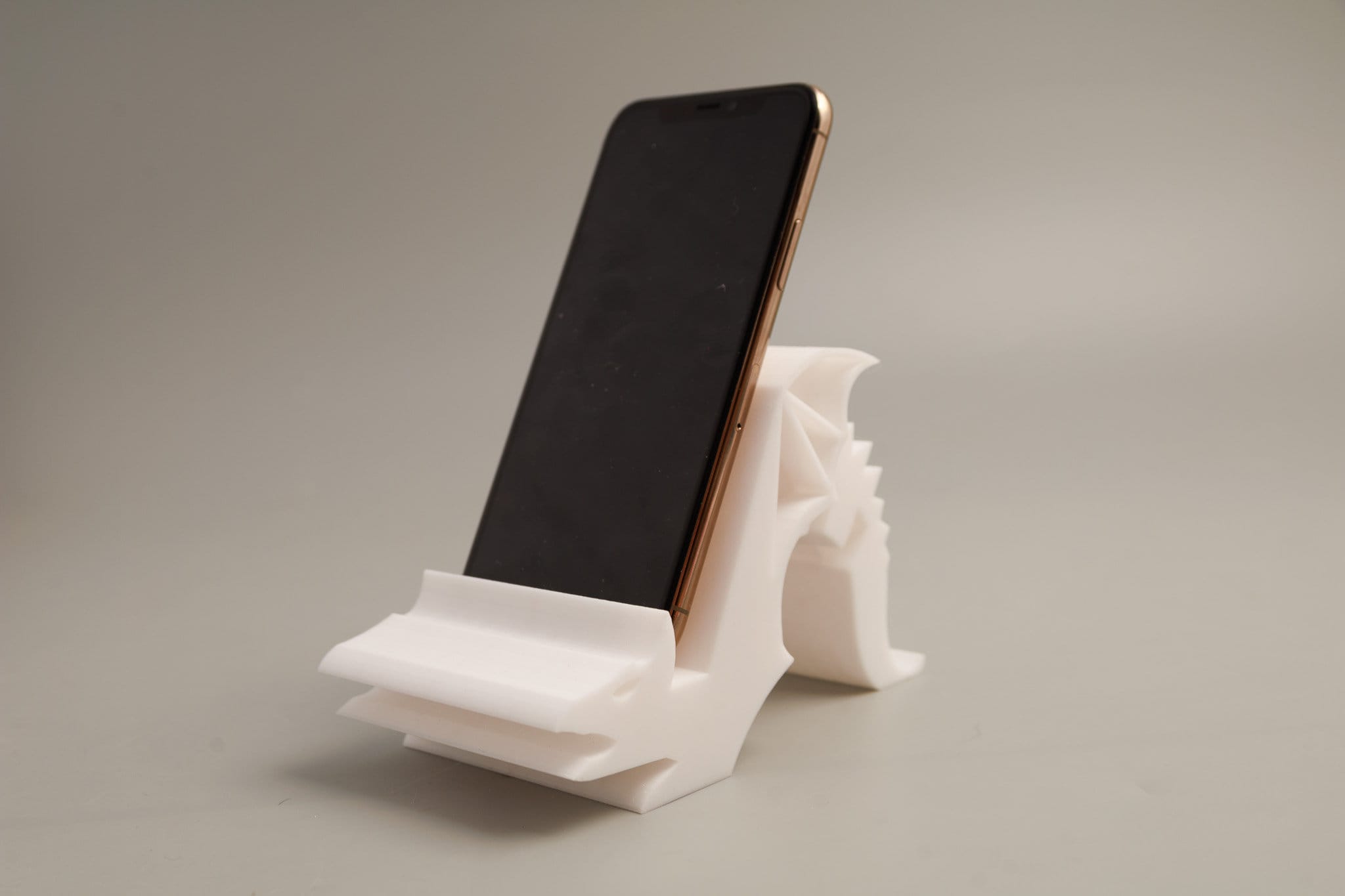 3D Printed Dragon Phone Holder: Hands-Free PLA Phone Stand