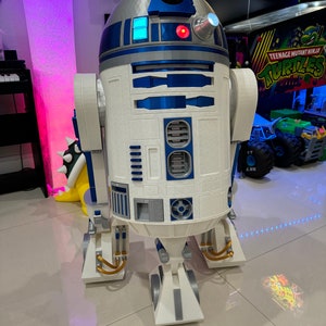Star Wars R2D2 - 3D Printed - Comes As Shown! - Lights Up and has Sounds! - 36&quot; Tall! - Even Has Wheels! - Screen Accurate! - Fan Art