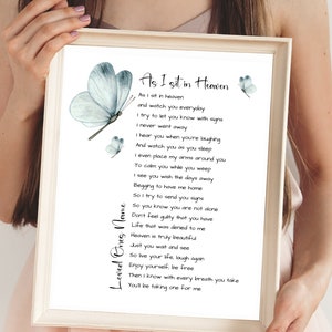Arte de pared con poema digital mientras me siento en el cielo