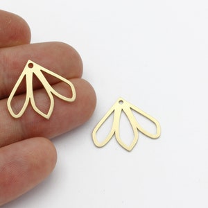 2 Pcs Raw Brass Flower Earrings, Floral Charms, Brass Flower Jewelry, Flower Pendant, Earring Findings, Jewelry Supplies, 20x22mm, SH-2001