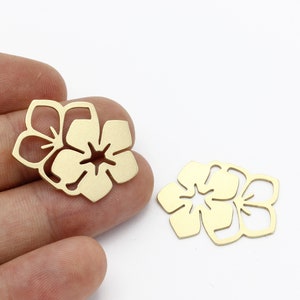 2 Pcs Raw Brass Daisy Pendant, Flower Charms, Brass Flower Earring, Flower Connector, Earring Findings, Jewelry Supplies, 22x27mm, SH-1947