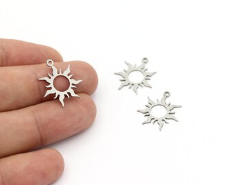 2 Pcs Pendentif Soleil en acier inoxydable, Boucles d’oreilles Soleil, Charmes célestes, Bijoux Soleil en acier, Charme boucle d’oreille, Résultats découpés au laser, SH-1390