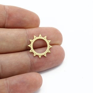 18mm Raw Brass Sun Charm Pendant, Sunburst Charm, Brass Sun Earrings, Sun Jewelry, Celestial Pendant, Laser Cut Findings, 2 Pcs, SH-2867
