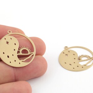 2 Pcs Raw Brass Sun And Star Charms, Round Sun Pendant, Sun and North Star Jewelry, Celestial Pendant, Necklace Findings, 29x32mm, SH-598