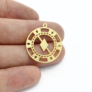 Pingente redondo de moeda de pôquer banhado a ouro 24k, amuletos de Las Vegas, medalhão de diamante, amuleto de cassino, colar de moedas de pôquer, resultados cortados a laser, SH-3277