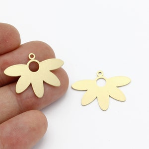 2 Pcs Raw Brass Daisy Earrings, Flower Charms, Brass Flower Pendant, Flower Connector, Earring Findings, Jewelry Supplies, 20x27mm, SH-2031