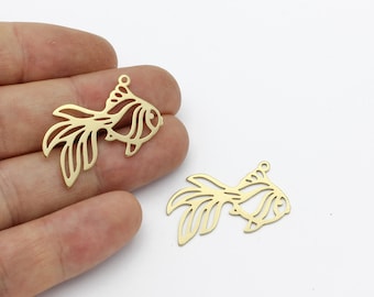 Fiskhänge i råmässing, fiskberlock, fiskörhängen i mässing, djursmycken i råmässing, fisksmycken, laserskurna fynd, 20 x 31 mm, SH-1712