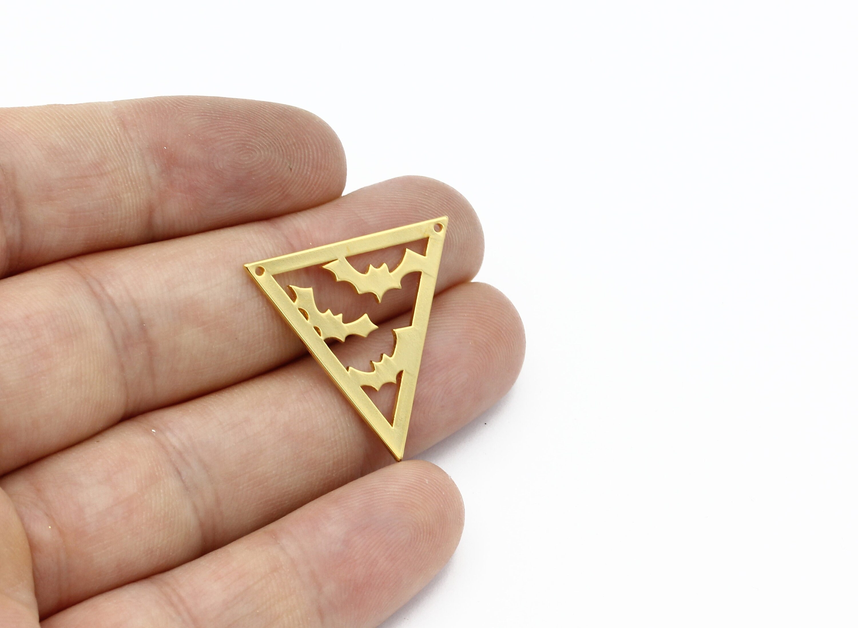 ラウンド用品・アクセサリー baty 24k Gold Plated Bat Pendant, Flying Bats Triangle Connector