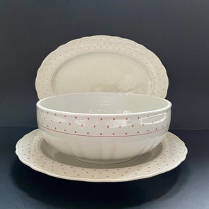 Richard Ginori 1960s white porcelain dinner service with red polka dots / salad bowl with round and oval serving plates