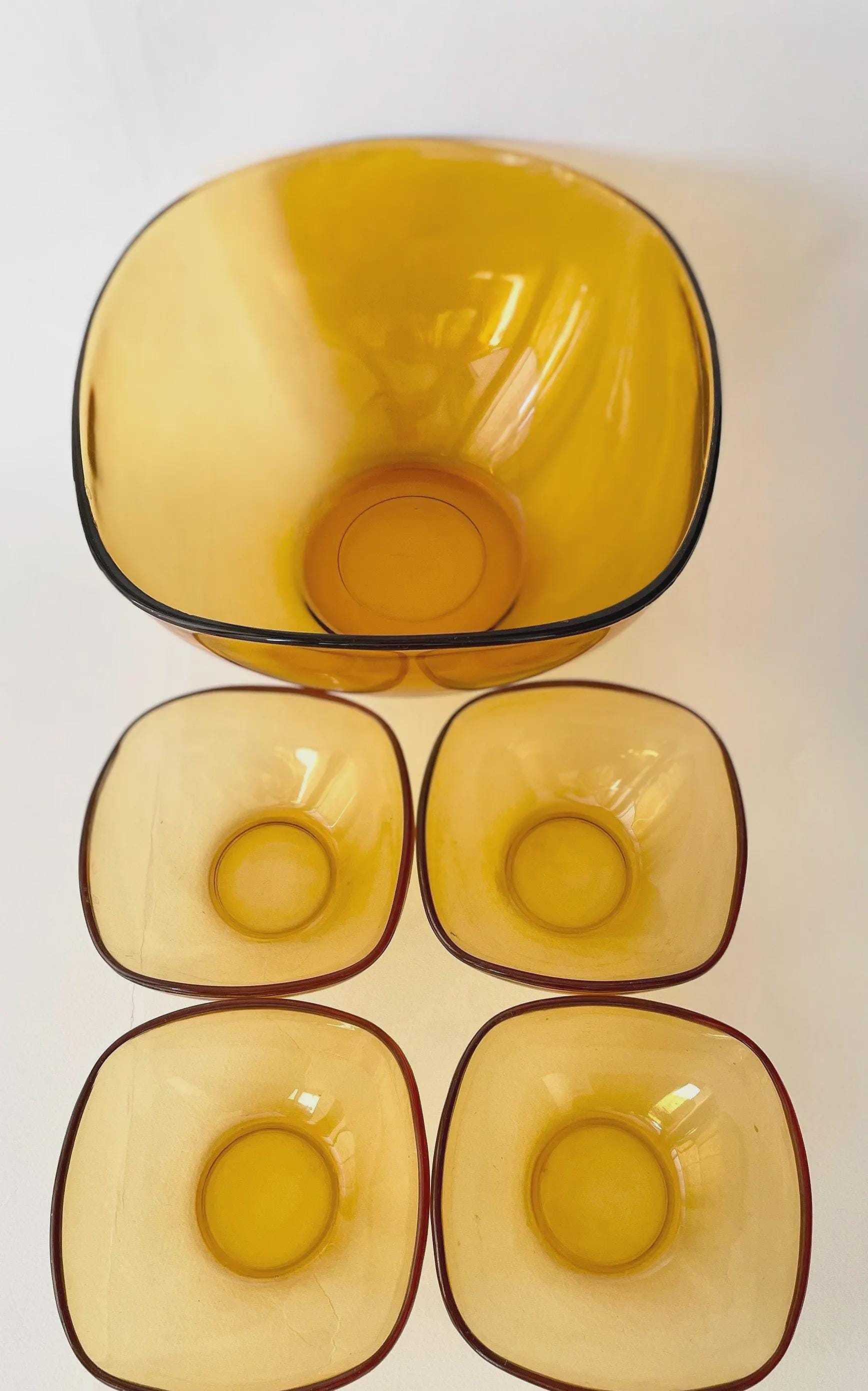 5 tasses Vereco avec soucoupes couleur ambre et vert très vintage 70's