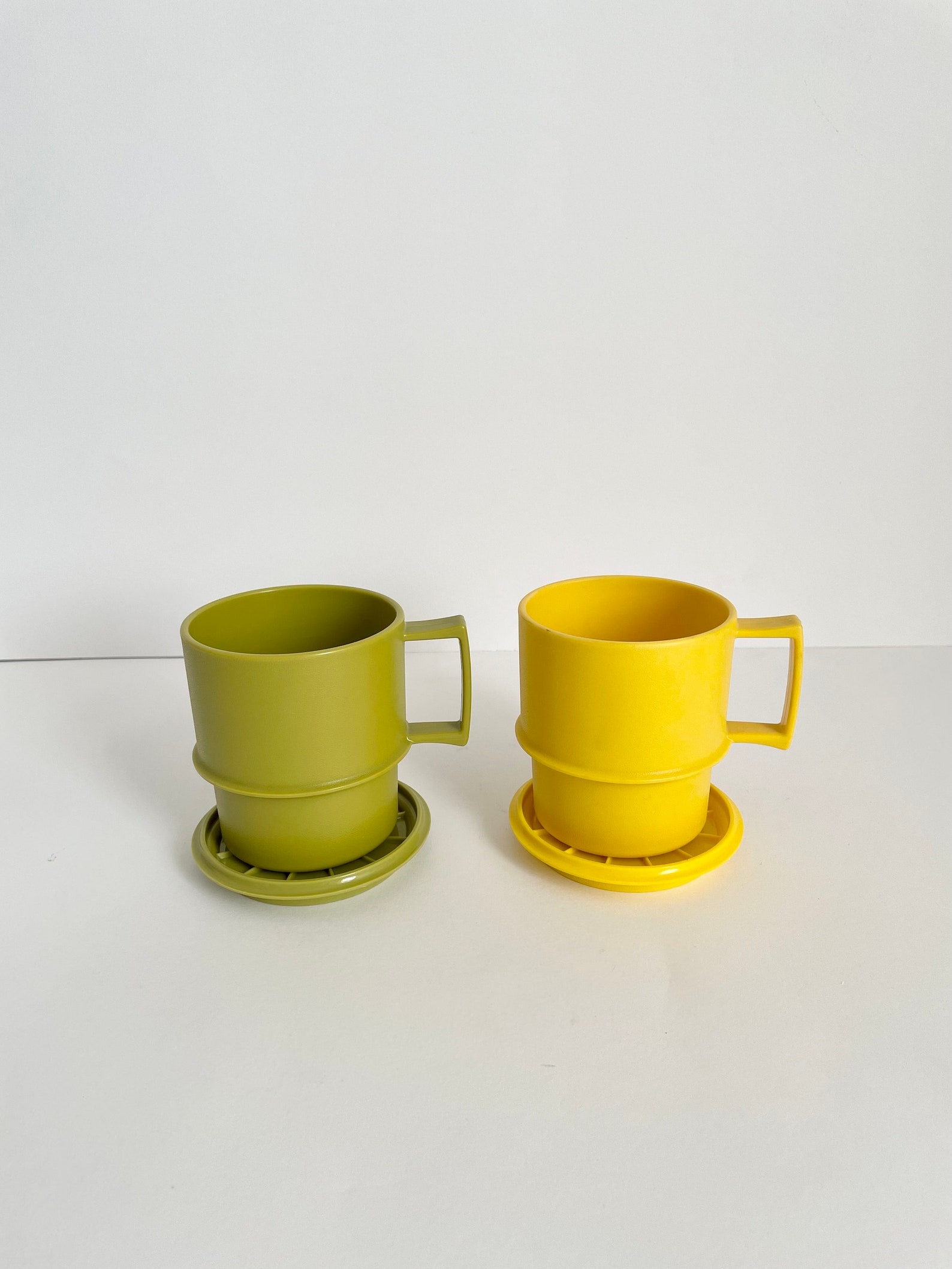Vintage Green and Yellow Plastic Tupperware Cups / Tumbler With Lid ...