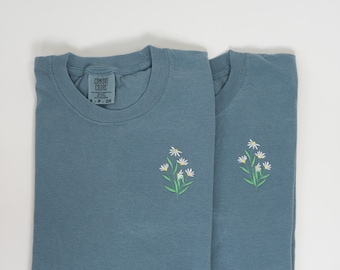 Embroidered Floral T-shirt || Floral T-shirt || Spring Shirt || Gift for Her || Comfort Colors