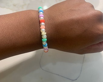 Rainbow pearls bracelet.