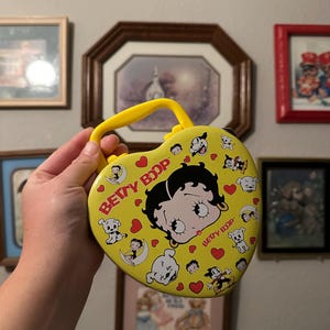 Vintage 1999 Betty Boop Heart Tin