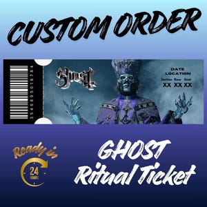 Puede incluir: Entrada personalizada para un concierto de Ghost. La entrada muestra un código de barras, el logotipo de la banda y una imagen de una figura con túnica morada. El texto incluye "DATE LOCATION" y "GHOST Ritual Ticket."