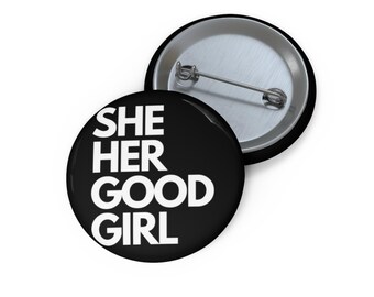 Sie Ihr gutes Mädchen Pronomen Button Pin Flair