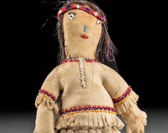 Historical Northern Plains Crow Apsaalooke doll late 19th century 10 inches tall