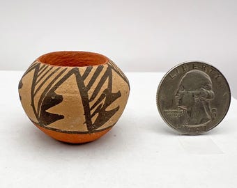 Vintage Miniature pot by Jemez Pueblo artist Virginia Chinana