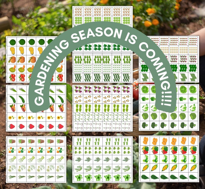 Op de afbeelding: Een set van negen printbare tuinbingo-kaarten met verschillende groenten en fruit, waaronder watermeloen, pompoen, tomaten, paprika's, ma&iuml;s en meer. De kaarten zijn gelabeld met 'Tuinseizoen is eraan!'.